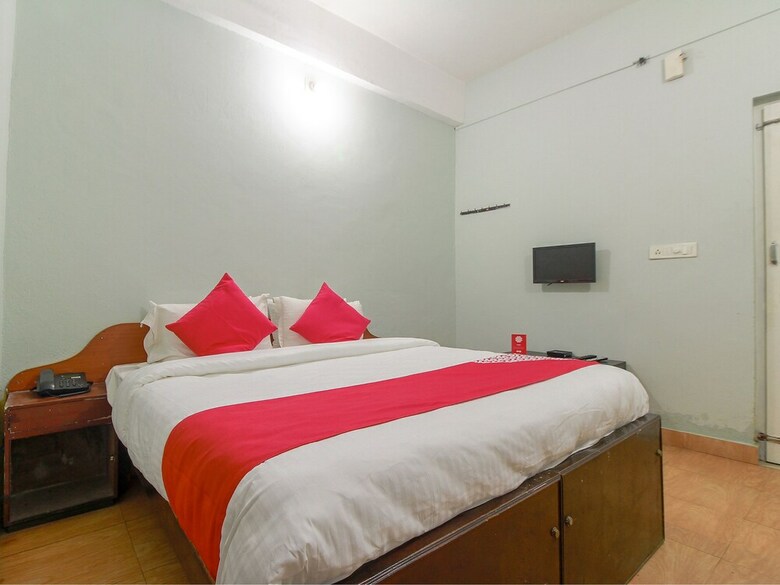 Hotel Oyo 18667 Harry Inn