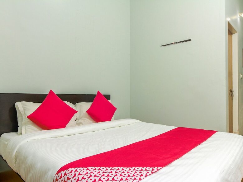 Hotel Oyo 18667 Harry Inn