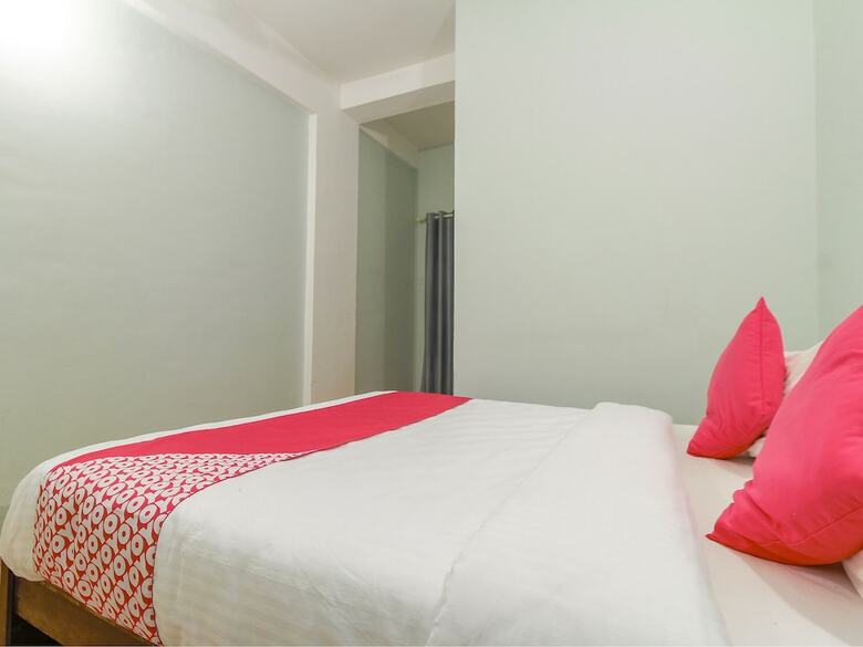 Hotel Oyo 18667 Harry Inn