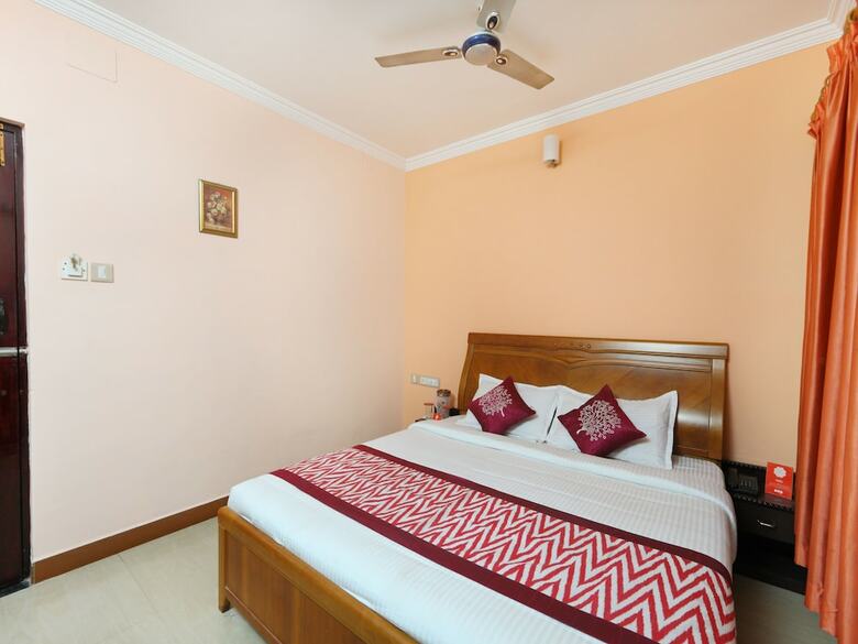 Hotel Oyo 14356 Dreams Manor