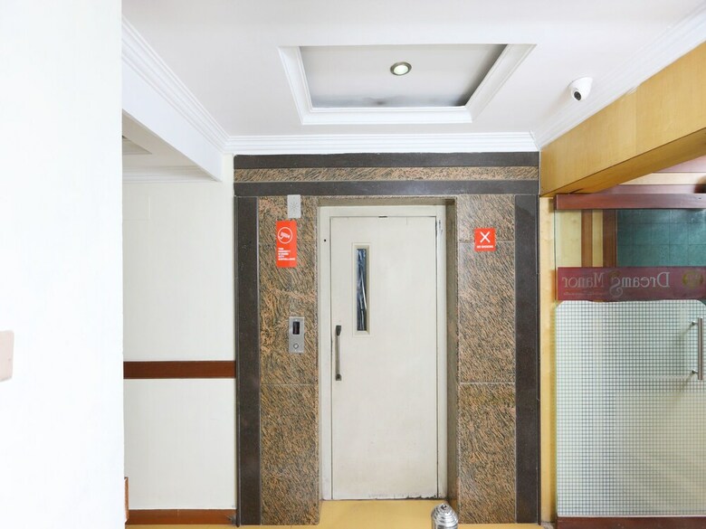 Hotel Oyo 14356 Dreams Manor