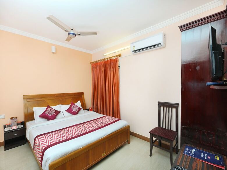 Hotel Oyo 14356 Dreams Manor