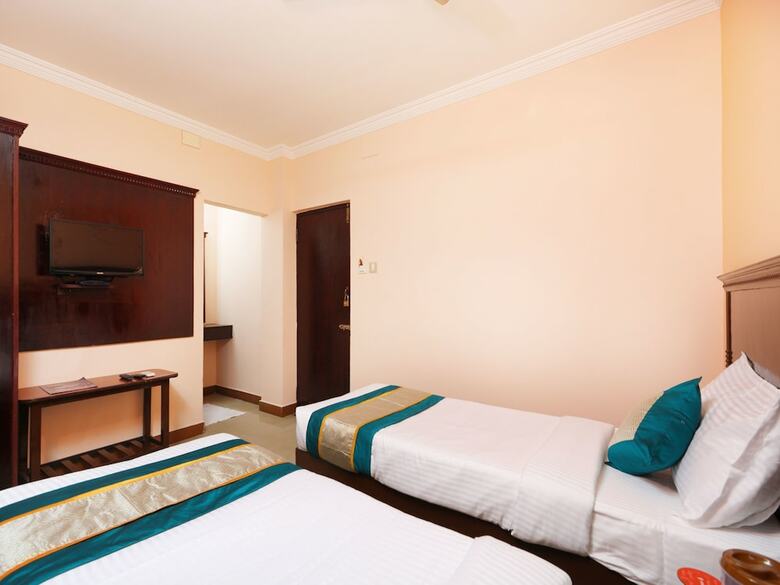Hotel Oyo 14356 Dreams Manor