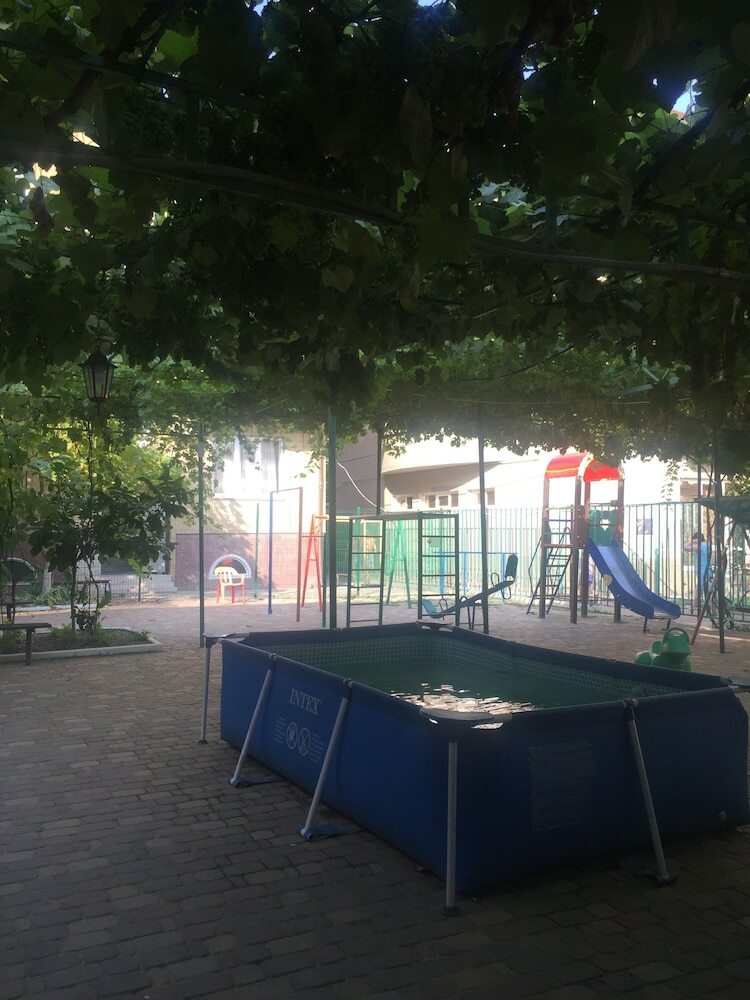 Hotel Rodnichok Guesthouse