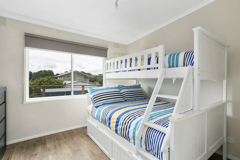Upstairs Cottage On Beachurst