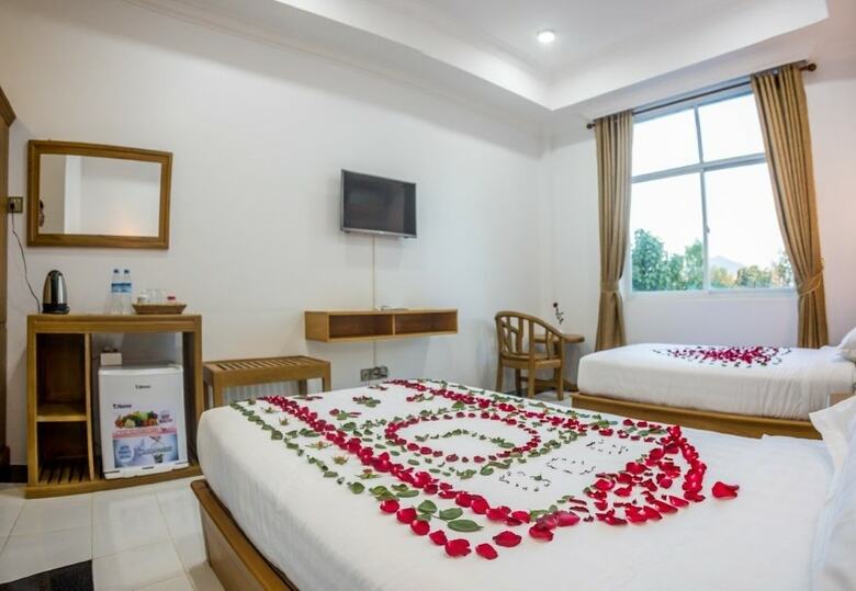 Shwe Pyi Thain Kha Hotel