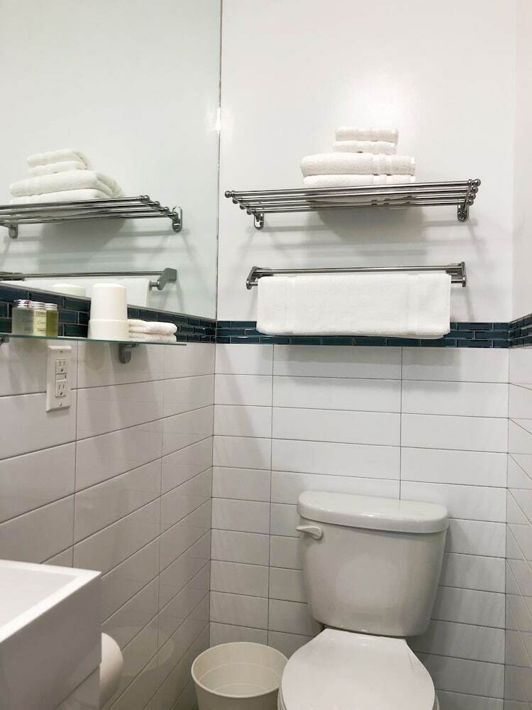Hotel 837