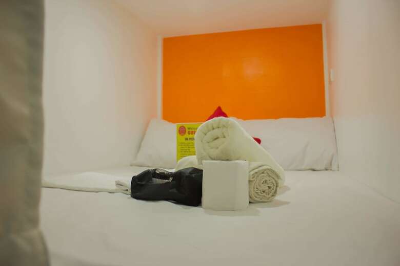 Luxs Capsule Hotel - Hostel - Adults Only