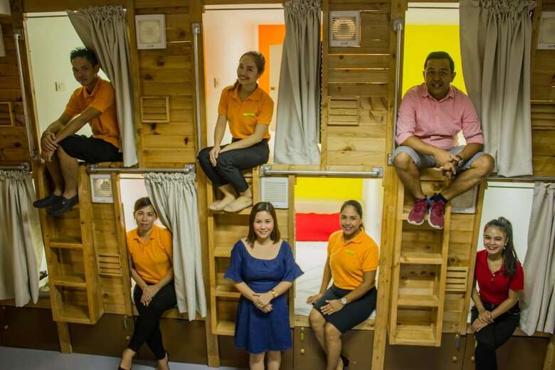 Luxs Capsule Hotel - Hostel - Adults Only