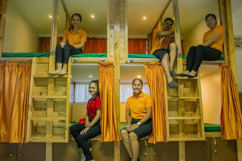 Luxs Capsule Hotel - Hostel - Adults Only