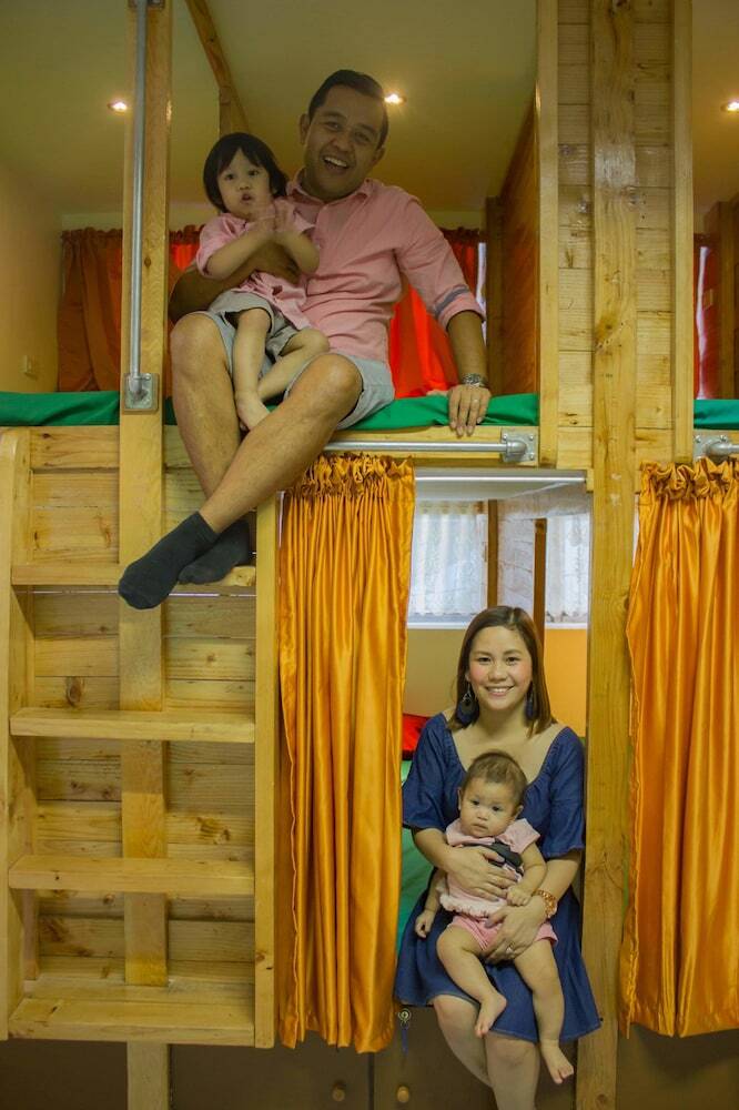 Luxs Capsule Hotel - Hostel - Adults Only