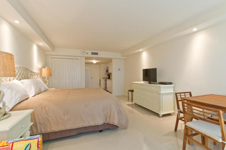 Solare Tower Condominium 405a