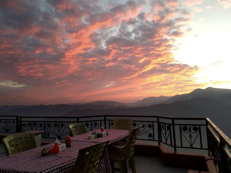 Hotel High Ground Inn And Rooftop Restaurant