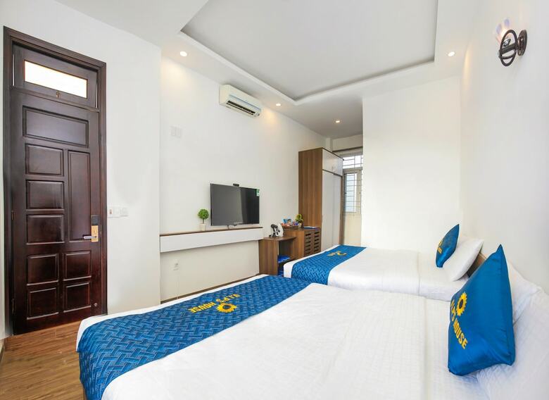 Hotel V.i.p's House  2