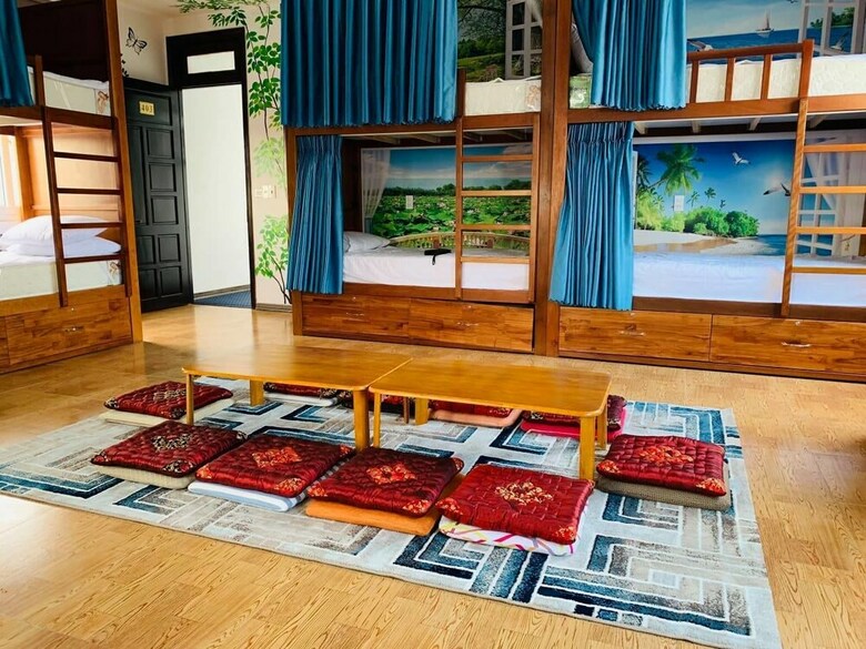 Hotel V.i.p's House  2