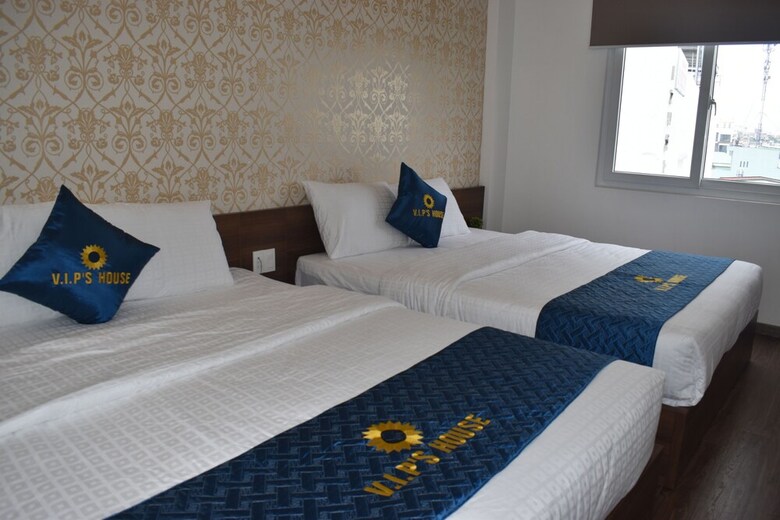 Hotel V.i.p's House  2