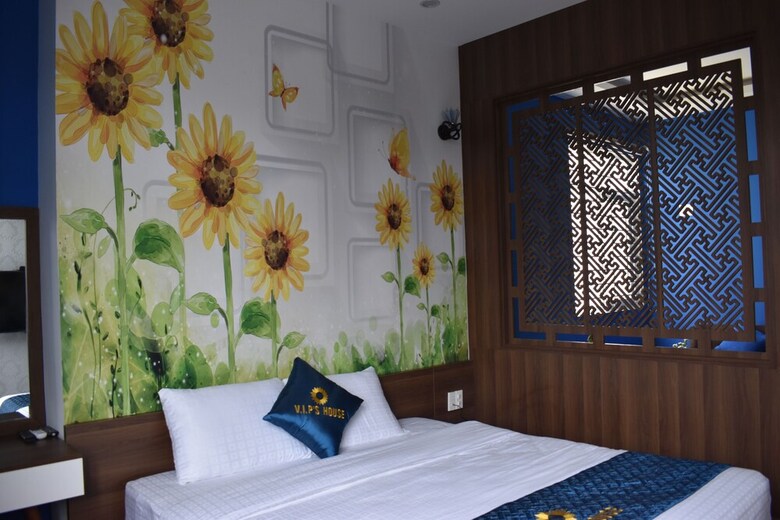 Hotel V.i.p's House  2
