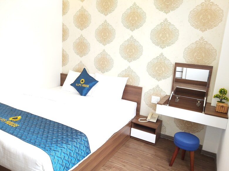 Hotel V.i.p's House  2