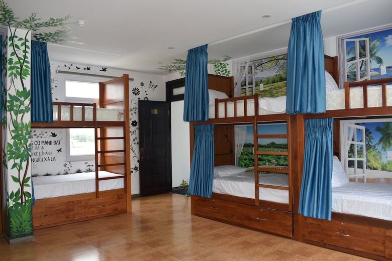 Hotel V.i.p's House  2