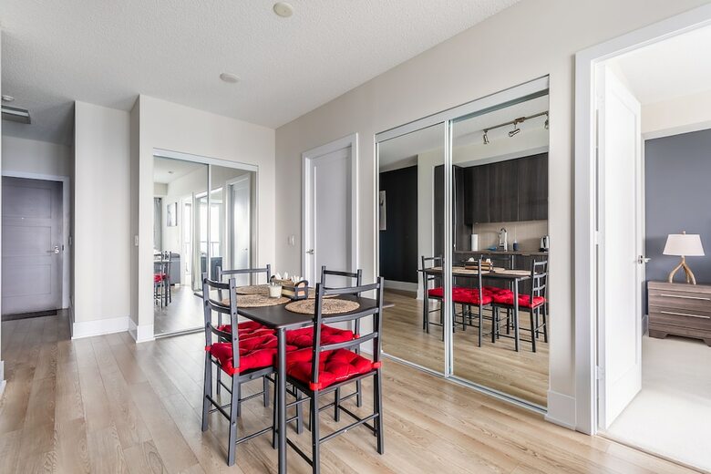Simply Comfort. Modern Downtown Apartment