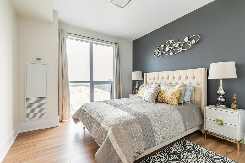 Simply Comfort. Modern Downtown Apartment