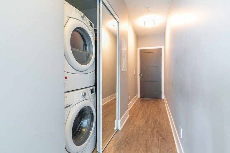 Simply Comfort. Modern Downtown Apartment
