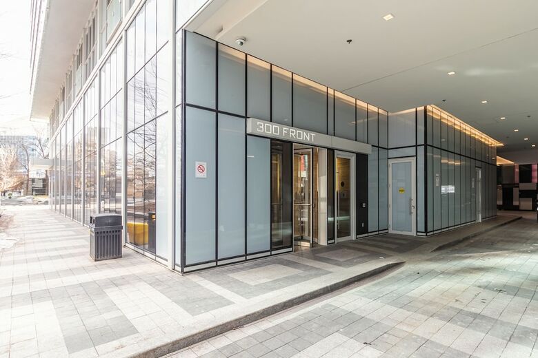 Simply Comfort. Modern Downtown Apartment