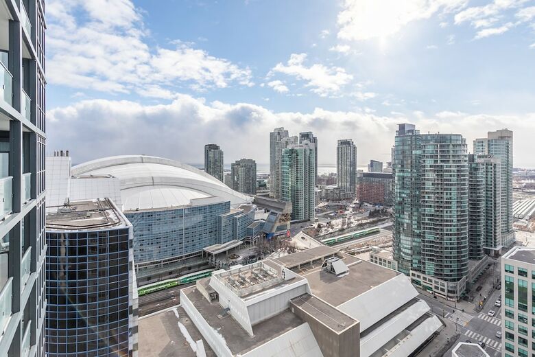 Simply Comfort. Modern Downtown Apartment