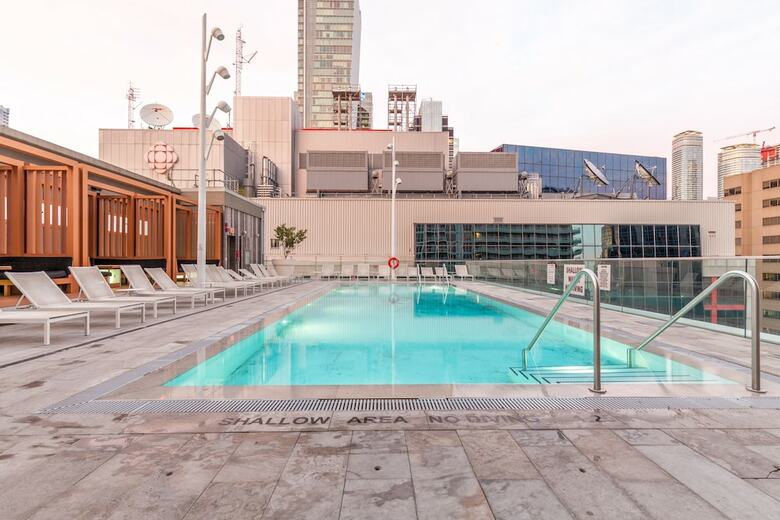 Simply Comfort. Modern Downtown Apartment