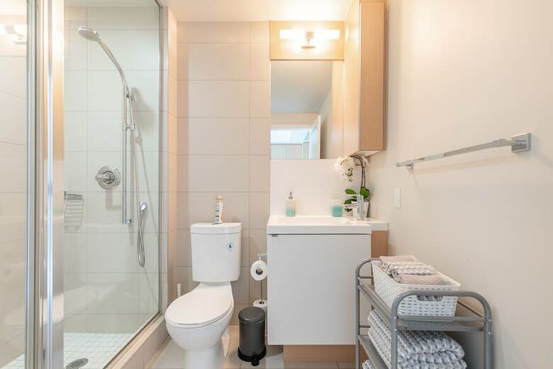 Simply Comfort. Modern Downtown Apartment