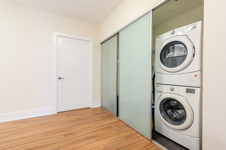 Simply Comfort. Modern Downtown Apartment
