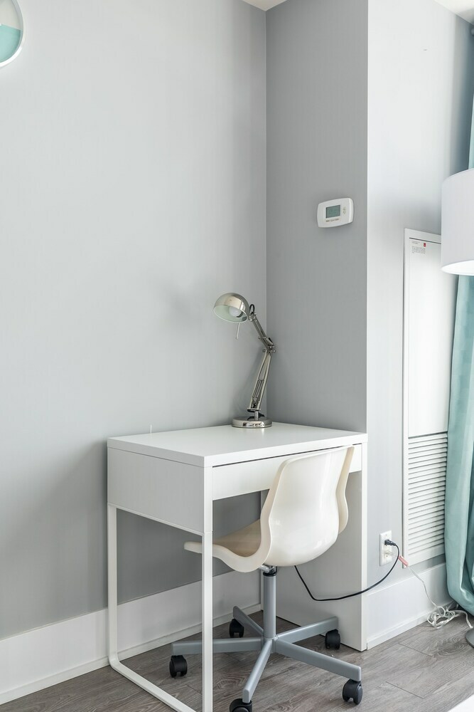 Simply Comfort. Modern Downtown Apartment