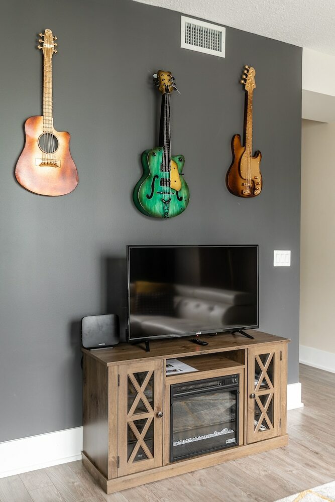 Simply Comfort. Modern Downtown Apartment