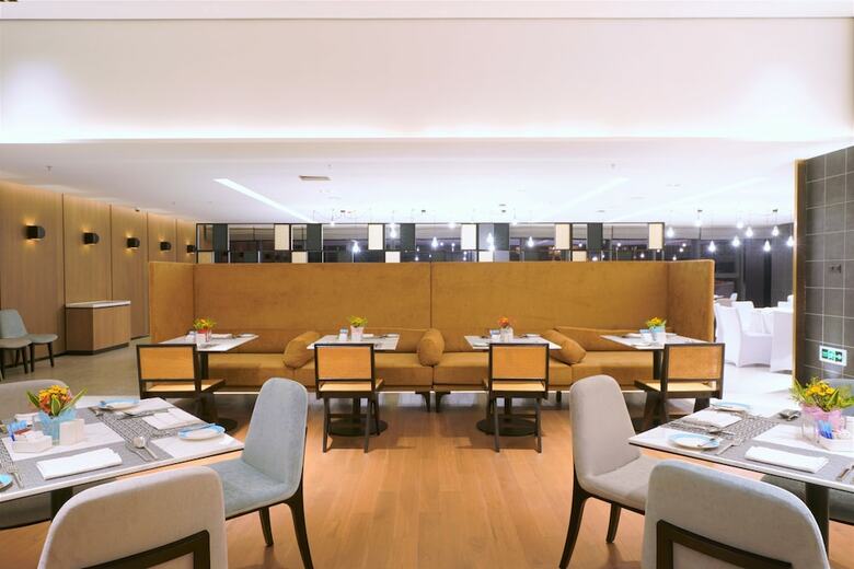 Wyndham Grand Yangon Hotel