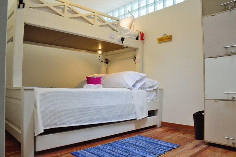 Hostal Mad Nomad Hostel