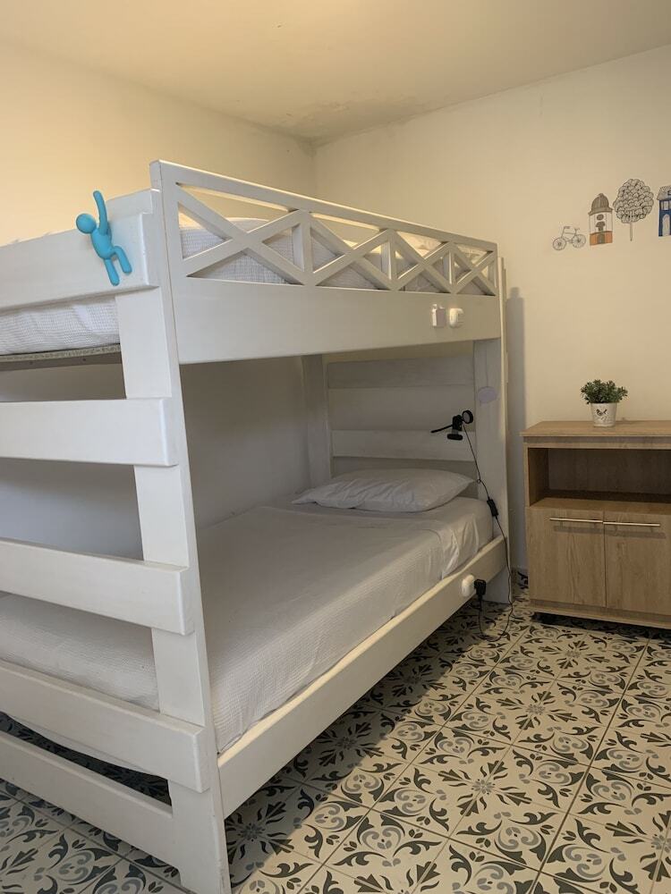 Hostal Mad Nomad Hostel