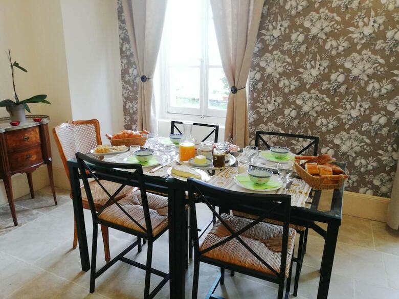 Hotel Chambre D'h�tes Ch�teau Montplaisir