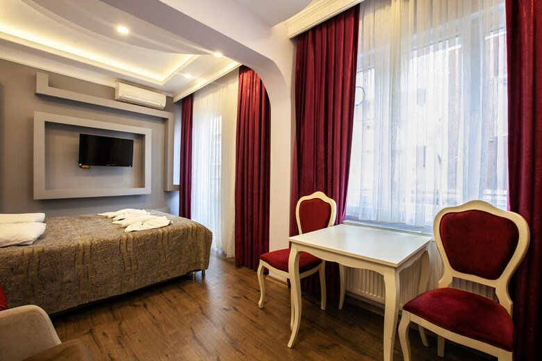 Lale Sultan Apart