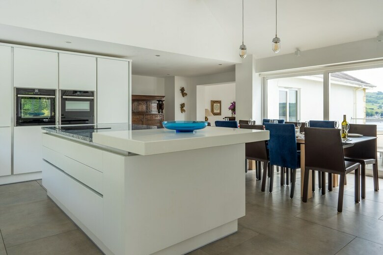 The Curlews - A Boutique Waterside Home