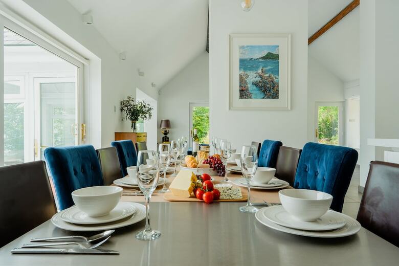The Curlews - A Boutique Waterside Home