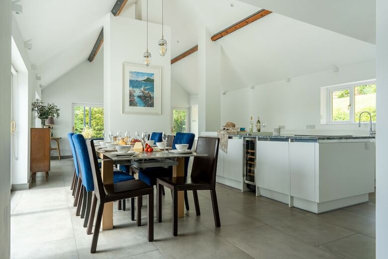 The Curlews - A Boutique Waterside Home