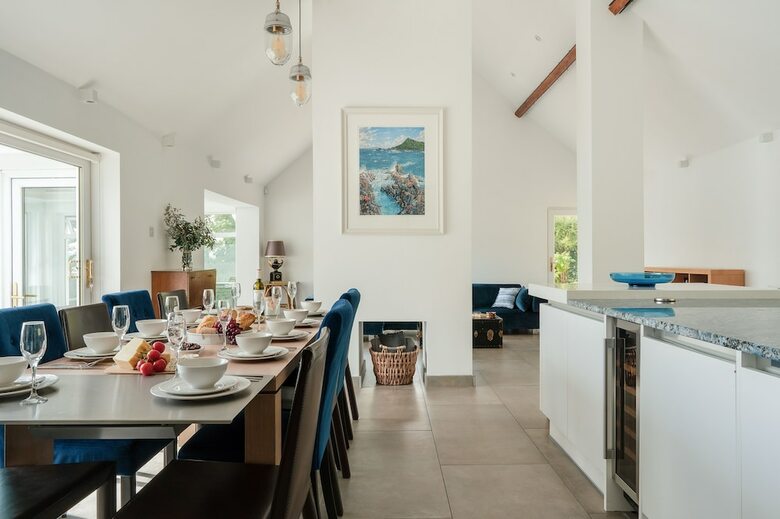 The Curlews - A Boutique Waterside Home