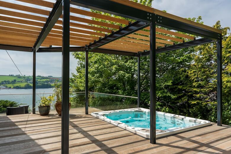 The Curlews - A Boutique Waterside Home