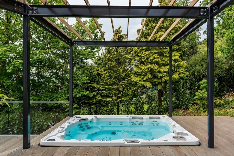 The Curlews - A Boutique Waterside Home