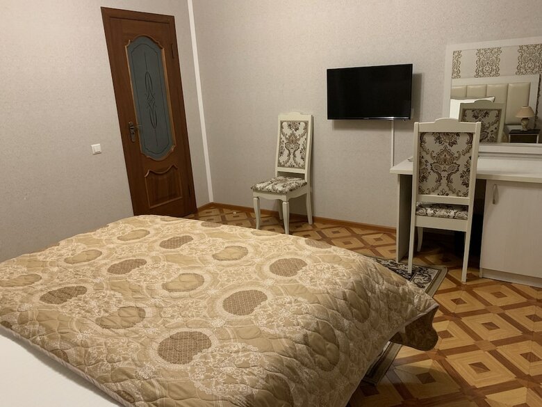 Hotel Mir