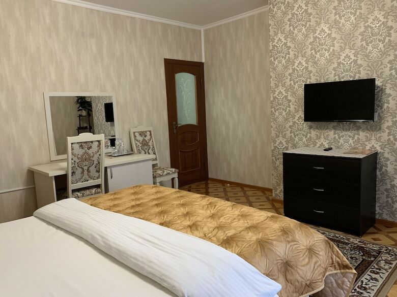 Hotel Mir