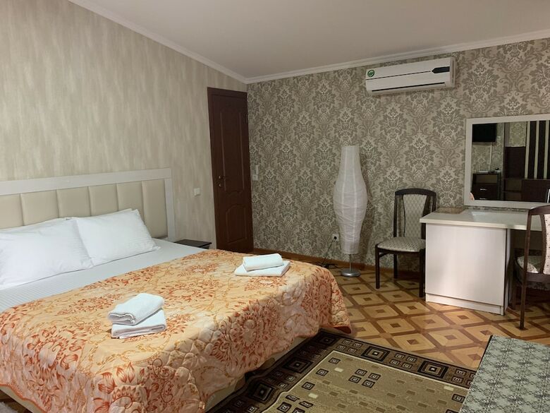 Hotel Mir