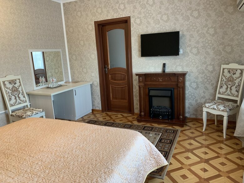 Hotel Mir