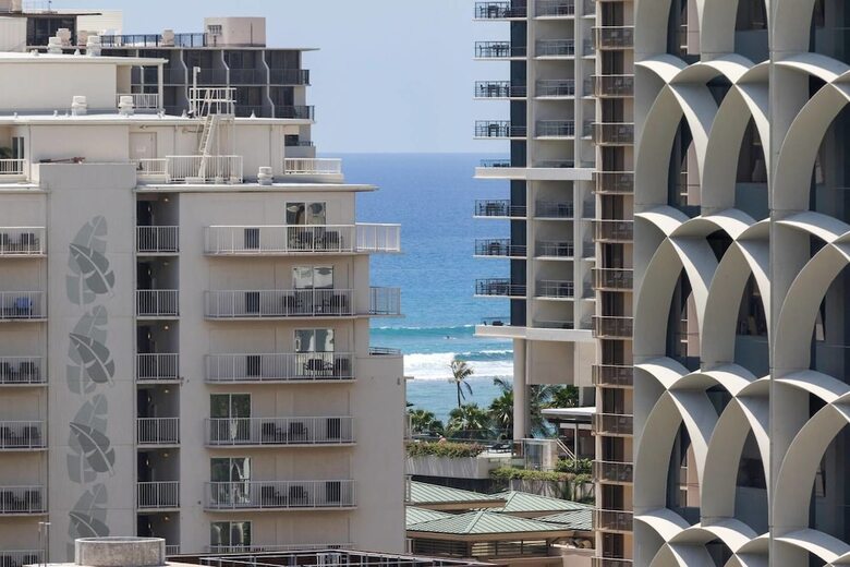 Marine Surf Condo/free Parking/free Wifi/ 14