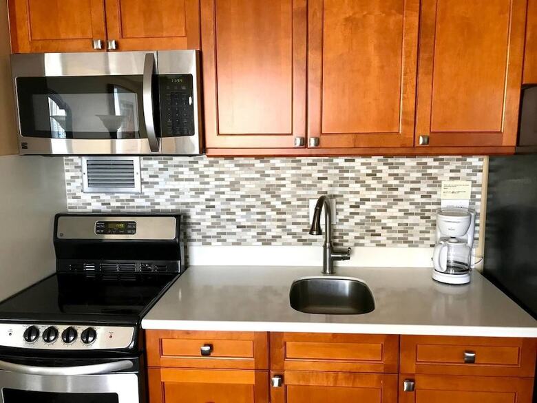 Marine Surf Condo/free Parking/free Wifi/ 14